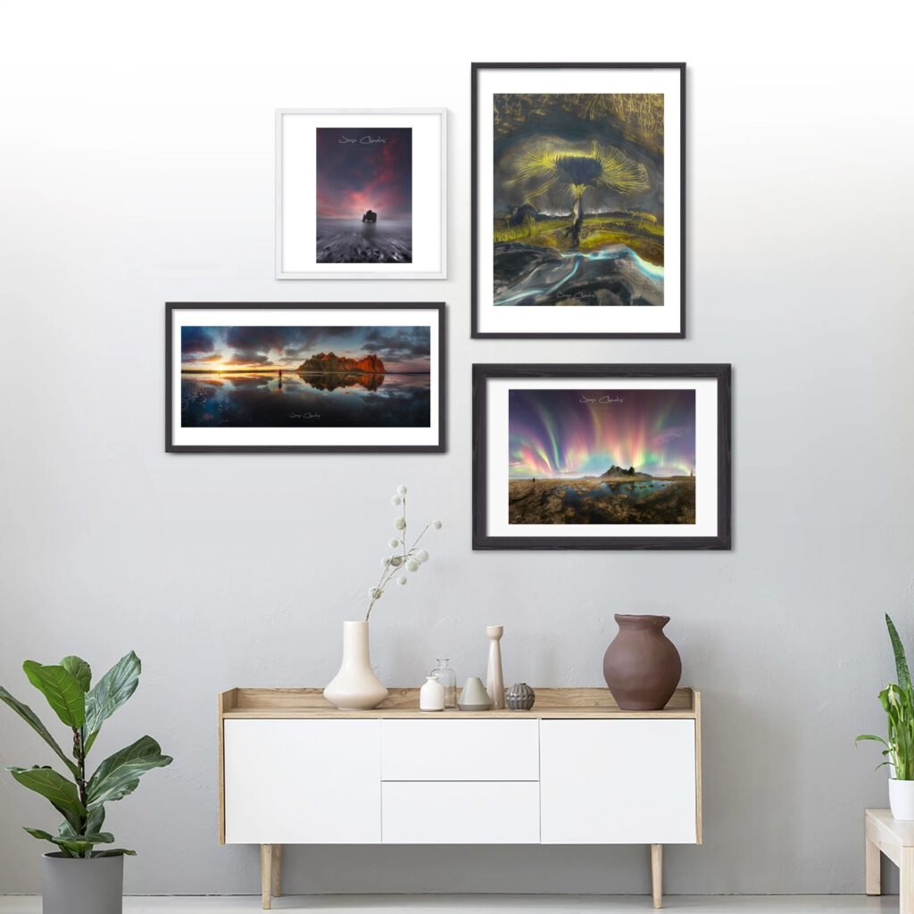 cuadros de muestra en pared