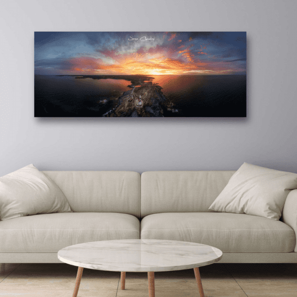 cuadro paisaje con faro de Jose Chimelis en sala